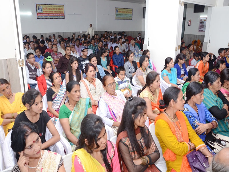 audience enjoying maharishi birth centenary celebration