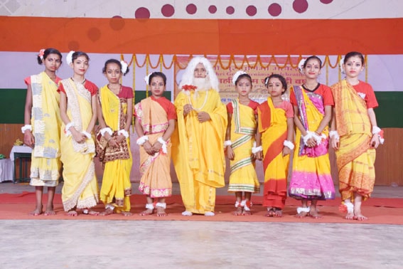 mvm ambikapur have performed devotional and patriotic songs and dance