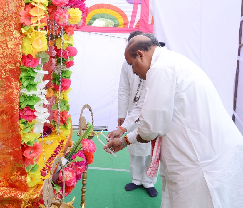 Hon’ble State Minister of Government of India-Women & Child Development and Minority Affairs Dr. Veerendra Kumar is lighting the lamp