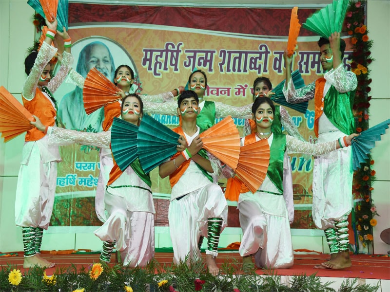 mvm dehradun performed Dance on patriotic themes