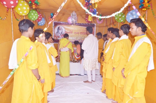 vedic pundits of baba baijnath dham devghar have enjoyed maharishi birth centenary year celebration