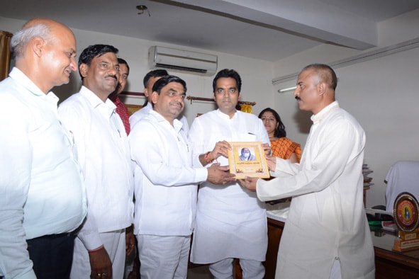 shri pankaj singh was presented maharishi mahesh yogi 100 year book