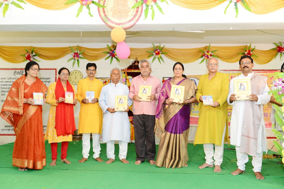 maharishi mahesh yogi 100 year book, gyan 2017, wall and table calendar was released by all dignitaries