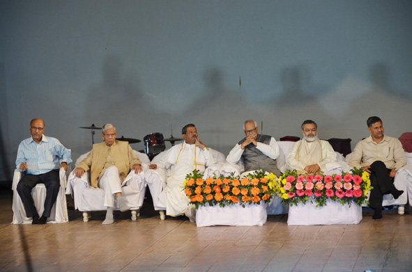 dignitaries at stage