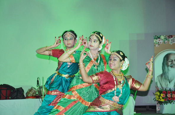 students of maharishi vidya mandir school silchar have performed beautiful folk and traditional dances 