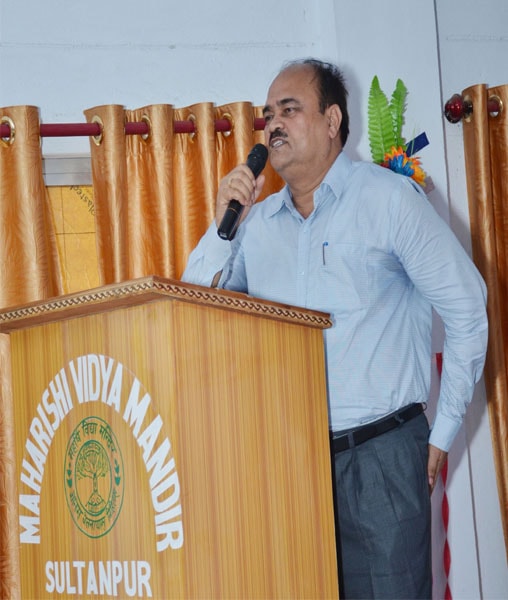 chief guest of the celebration shri g k singh district inspector of school is addressing on the occasion