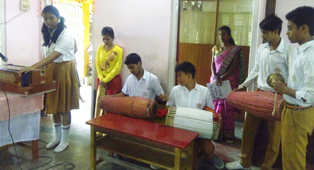 students of maharishi vidya mandir school tejpur have performed many spiritual songs