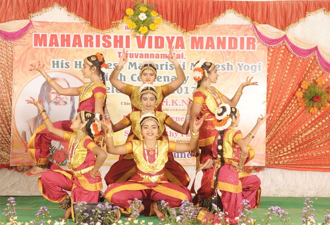 students of maharishi vidya mandir tiruvannamalai are performing dance on devotional theme