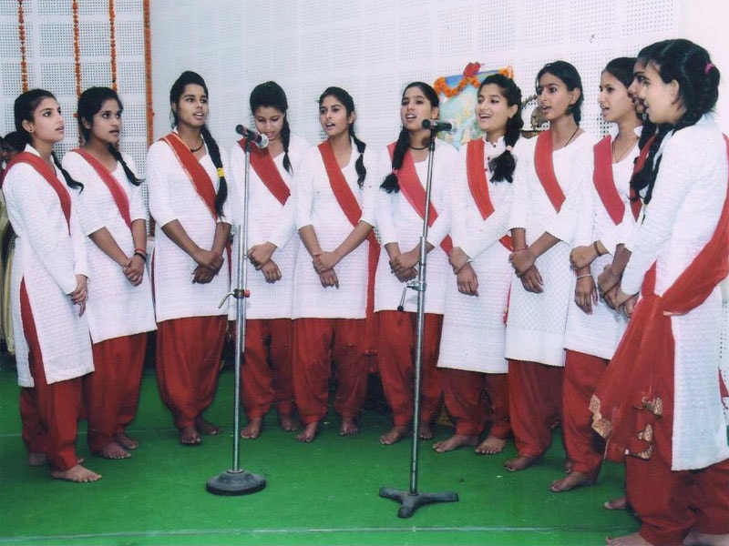 welcome song presented by students of maharishi vidya mandir school uttarkashi