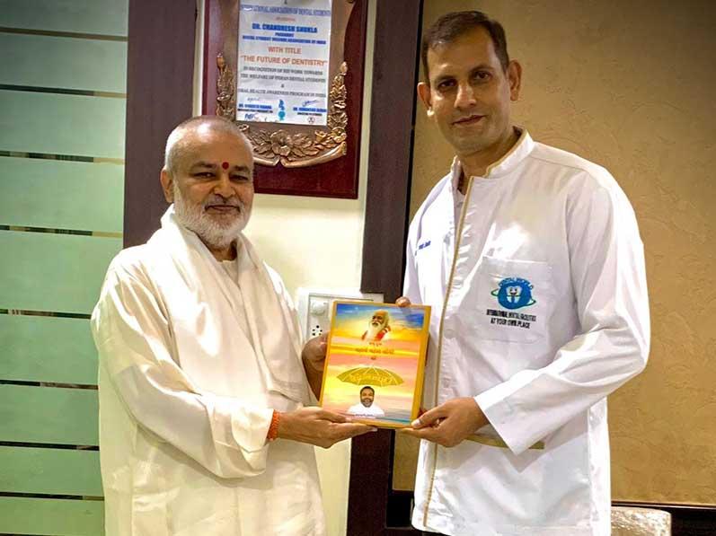 Brahamachari Girish Ji has  presented his book ''Param Pujya Maharishi Mahesh Yogi Ji ki Daiviya Chhatra Chhaya mein Brahmachari Girish'' to respected Dr. Chandresh Shukla Ji, MDS, PhD, reputed Senior Dental Surgeon of Bhopal and Member of  Dental Council of India. 