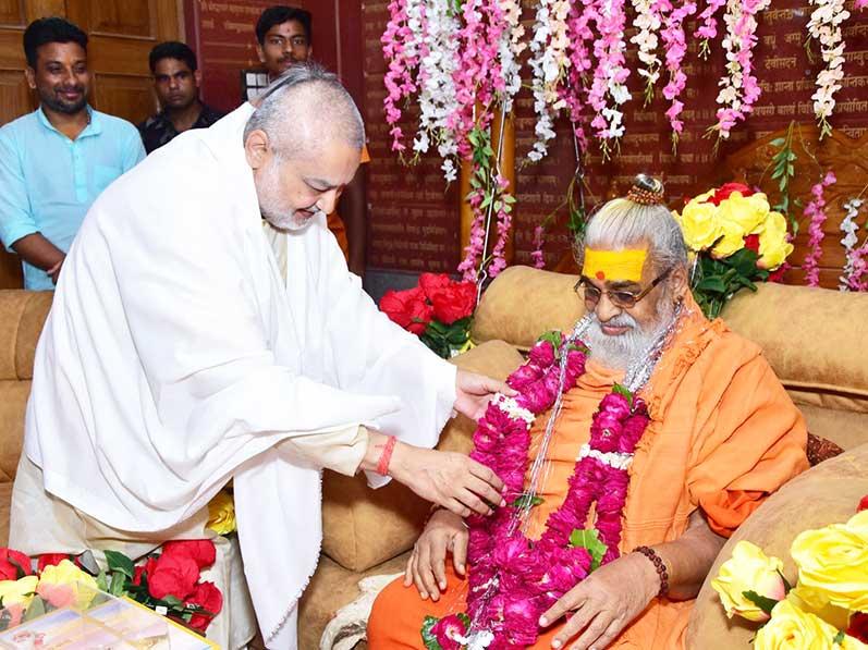 Got opportunity of darshan and receiving blessings of Anant Shri Vibhushit Jyotishpeethadheeshwar Jagadguru Shankaracharya Swami Vasudevanand Saraswati ji Maharaj.