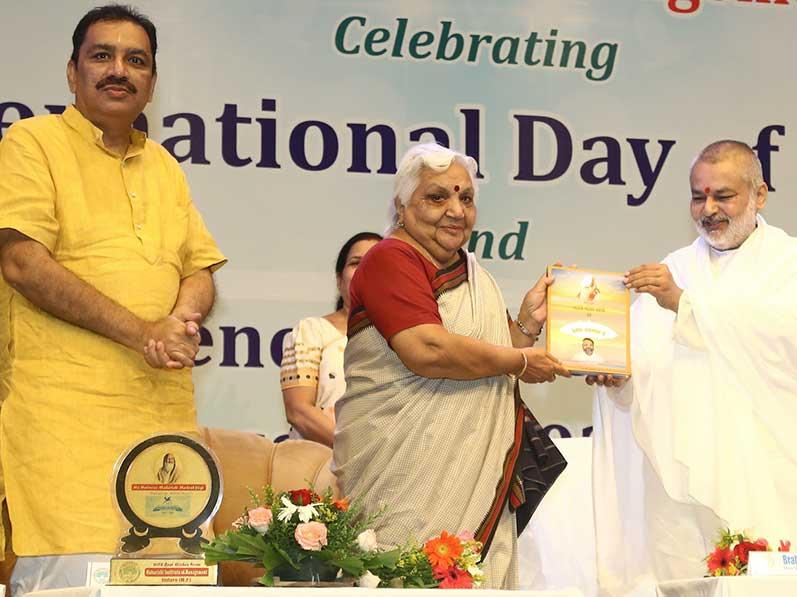 International Day of Peace and the commencement of the academic session of Maharishi Institute of Management, Indore. Padmashree Dr. Janak Palta Magligan was the chief guest of the programme and international poet Professor Rajeev Sharma and Dr. Rajeev Dixit DCDC, Devi Ahilya University were the special guests.
