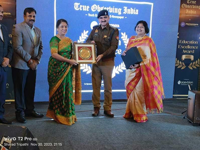 Mrs Pooja Chandola Principal of Maharishi Vidya Mandir Naini Prayagraj received Education Excellence Award for exemplery services in the field of education by True Observing India Group. Award given by Mr Ajeet Singh, ACP Prayagraj.
