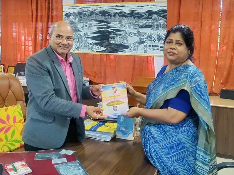 Sushri Samita Dutta, Principal, MVM Silchar has presented Brahmachari Girish Ji's book ''Param Pujya Maharishi Mahesh Yogi ji ki Deviya Chhatra Chhaya mein Brahmachari Girish'' to Dr. Rajiv Mohan Pant, Vice Chancellor, Assam University (Central University), Silchar.
