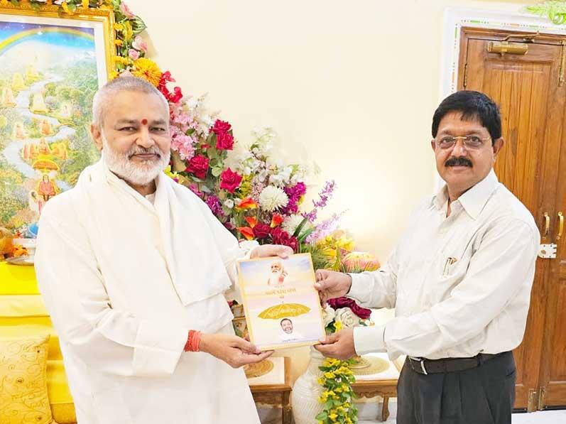Brahmachari Girish Ji has presented his book - Brahmachari Girish Under Divine Umbrella of His Holiness Maharishi Mahesh Yogi Ji to Honorable Ex- District and Session Judge, Shri M.P. Tiwari Ji.