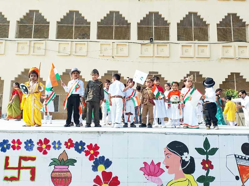 MVM Aligarh: Under the Azadi ka Amrit Mahotsav, 77th Independence Day celebrated at Maharishi Vidya Mandir Agra Road, Aligarh.The Independence day program was celebrated with great enthusiasm. All the teachers, staff and students were present to attend the event.