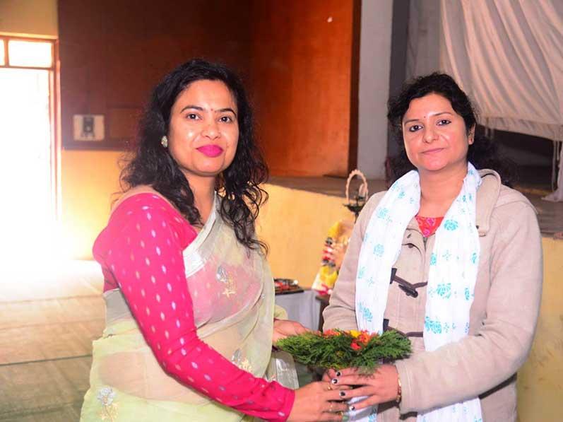 Principal Mrs. Sneh Chaturvedi of Maharishi Vidya Mandir Vijay Nagar Jabalpur being greeted as she was appointed as a CBSE resource person.