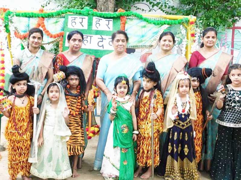 MVM Naini: Sawan celebration took place at Maharishi Vidya Mandir Naini with enthusiasm as children of LKG, UKG dressed in green dresses and of Lord Shiva and Parvati and celebrated Sawan Parv.