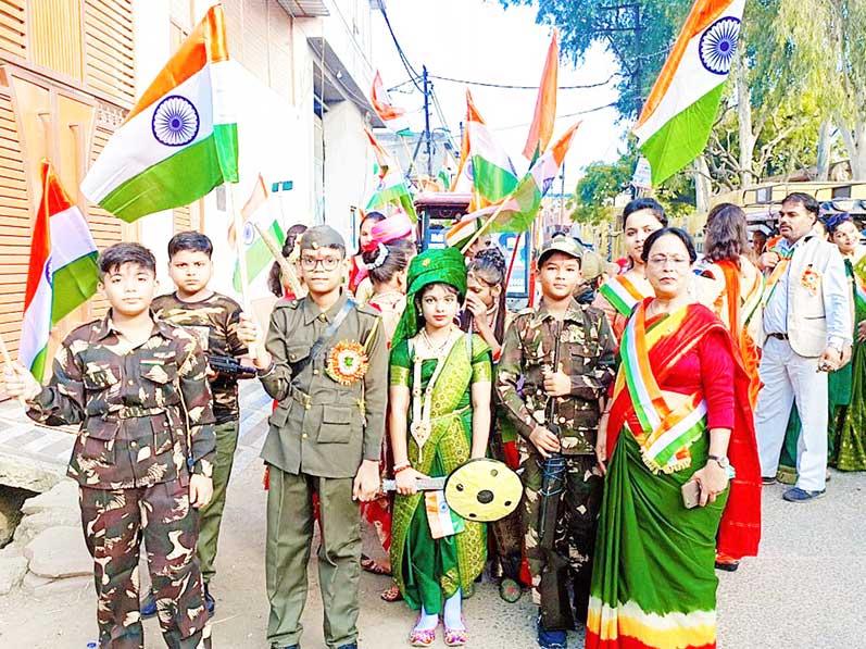 MVM Pala Road, Aligarh: Independence Day was celebrated at Maharishi Vidya Mandir Pala Road, Aligarh with complete enthusiasm.