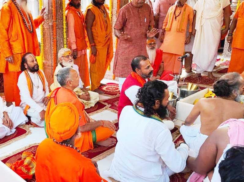 Rudrabhishek was performed in Bhagwan Shri Kashi Vishwanath temple, Varanasi by Shri Kashi Vidwat Parishad, Akhil Bhartiya Sant Samiti, Akhil Bhartiya Akhada Parishad, Ganga Mahasabha in coordination of Swami Jitendranand Saraswati Ji, Mahamantri Ganga Mahasabha and in presence of 1200 Mahatmas from all over India. Got opportunity to perform puja of Bhagwan Kashi Vishwanath Ji and to participate in Rudrabhishek for over 3 hours. Received blessings of many Mahamandaleshwars, Mahants, Sadhu and Saints.